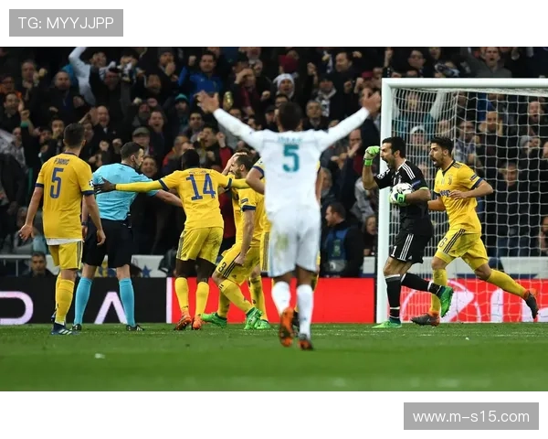 点球宴客瞬间，乔纳森-戴沃掩面长跪尤文图斯点球点